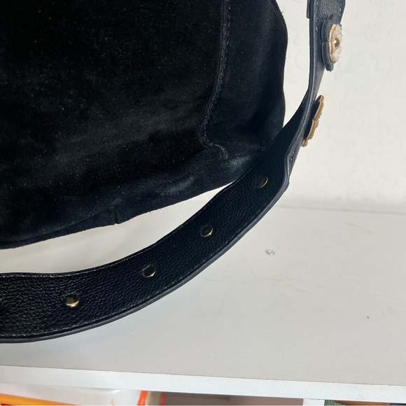 EMMA FOX 100% Leather Suede Bucket Shoulder Bag w/ Floral Appliqué Strap - Picture 6 of 13